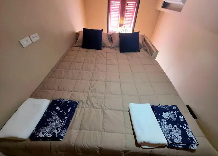 Blu Cabin Ari Stylish Gay Poshtel